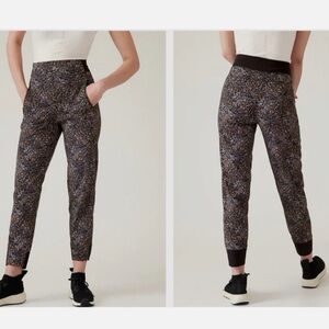 Athleta Trekkie North Jogger Kinetic Abstract Print Size 8